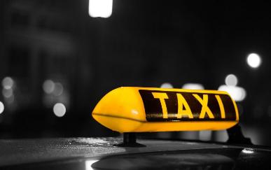 Пьяный пассажир ответит за повреждение автомобиля такси