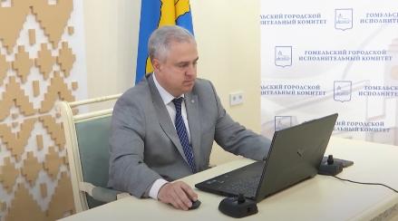 Владимир Привалов провел встречу с горожанами в онлайн-режиме