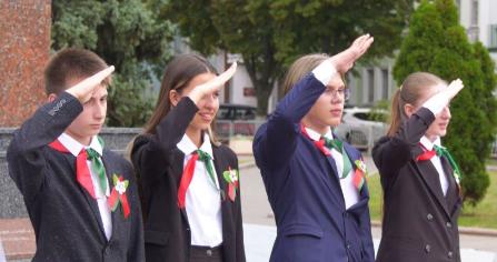В Гомеле прошла торжественная церемония прощания с пионерским галстуком и вступления в ряды общественного объединения «БРСМ» (видео)